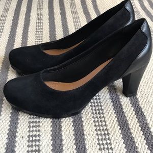Clarks Chorus Chic black suede heels size 10